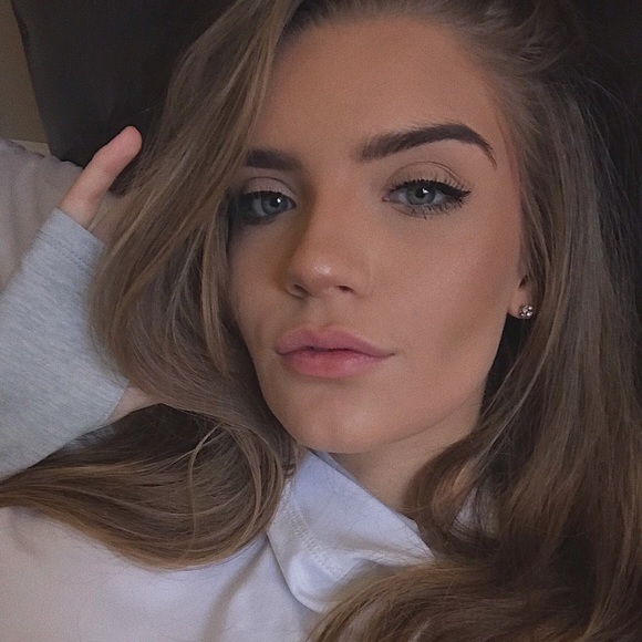 Meet your posher!! - Picture 6 of 7